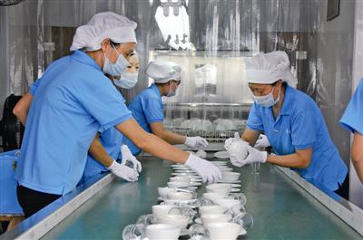 集中开展餐具清洗消毒整治